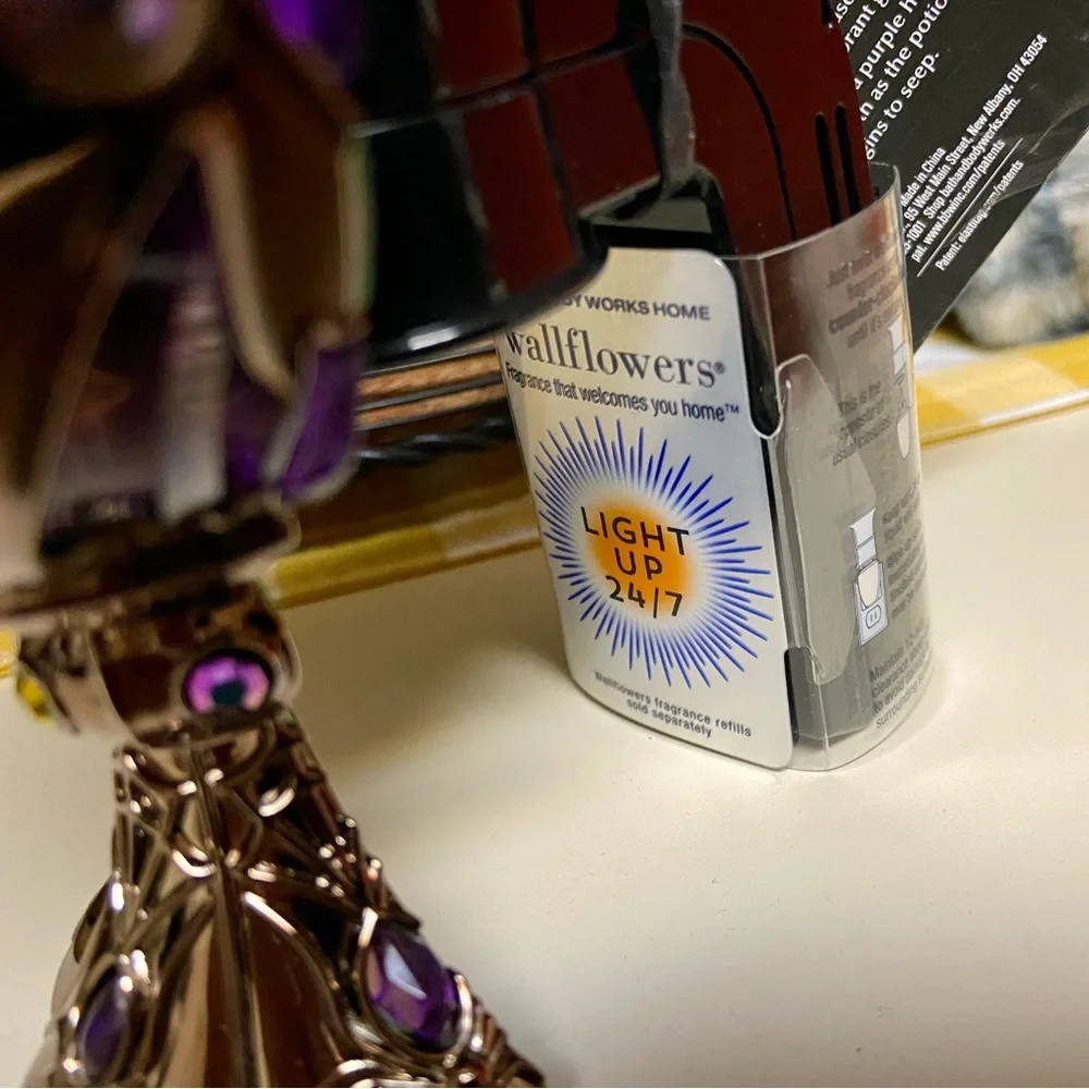 Limited BBW crystal cauldron wallflower plug w/ free bonus - Picture 5 of 5